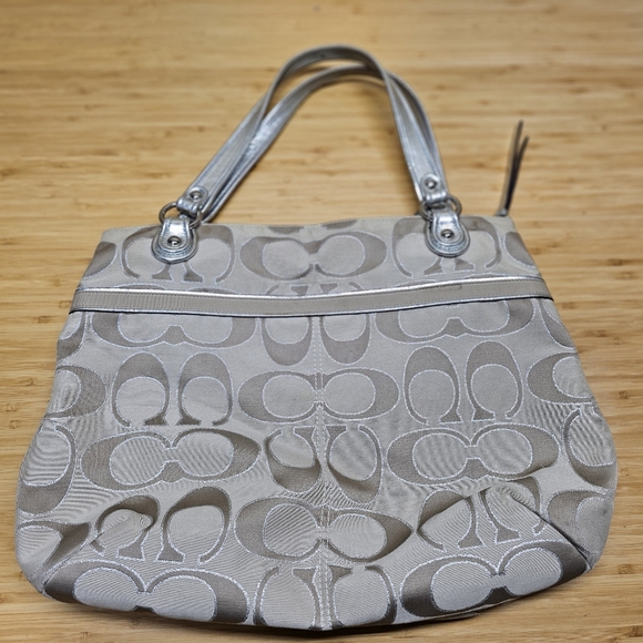 Coach purse‎ - Picture 2 of 5